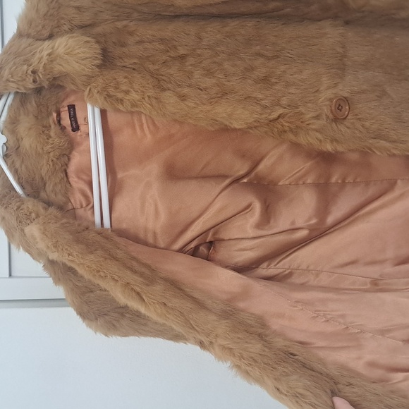 Beautiful Fake Fur Coat Medium - Picture 6 of 8